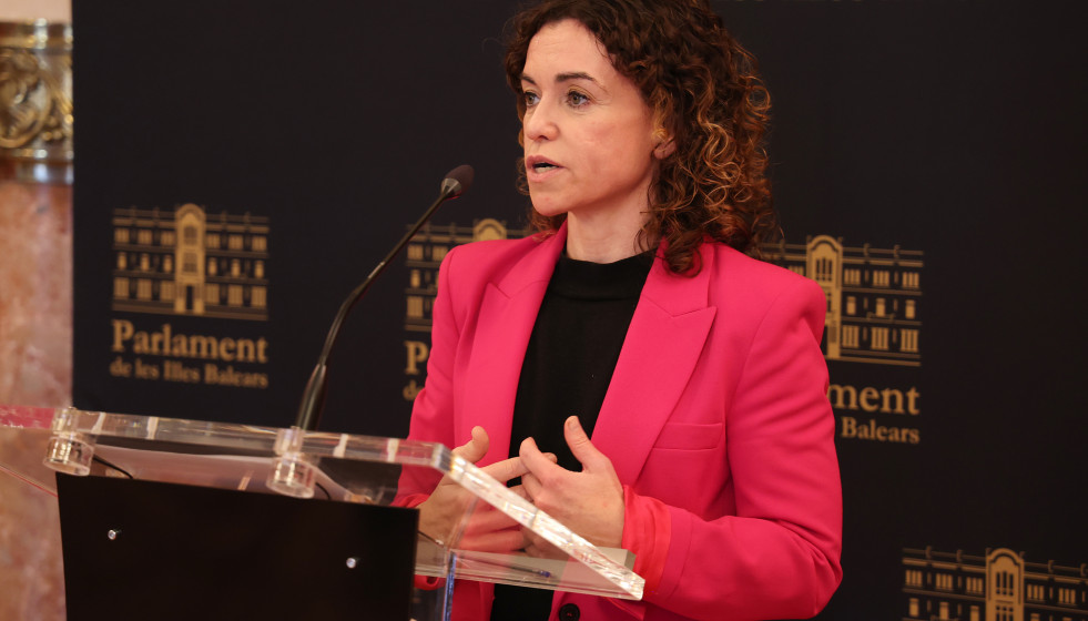 Archivo - La consellera de Hacienda y Relaciones Exteriores, Rosario Sánchez, interviene tras la aprobación de los Presupuestos para 2023, durante una sesión plenaria en el Parlament, a 22 de dicie