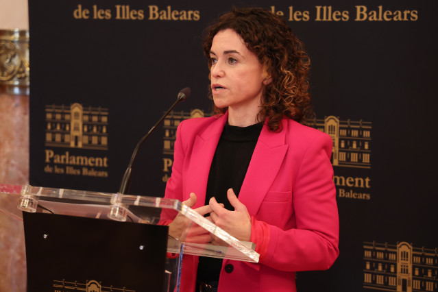 Archivo - La consellera de Hacienda y Relaciones Exteriores, Rosario Sánchez, interviene tras la aprobación de los Presupuestos para 2023, durante una sesión plenaria en el Parlament, a 22 de diciembre de 2022, en Palma de Mallorca, Mallorca, Islas Balear