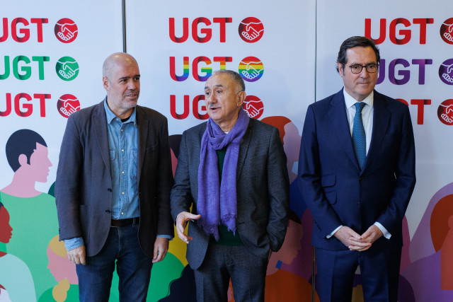 Archivo - (I-D) El secretario general de CCOO, Unai Sordo; el secretario General de UGT, Pepe Álvarez; la presidenta del Congreso, Francina Armengol, y el presidente de la CEOE, Antonio Garamendi, posan a su llegada a un homenaje a Nicolás Redondo Urbieta