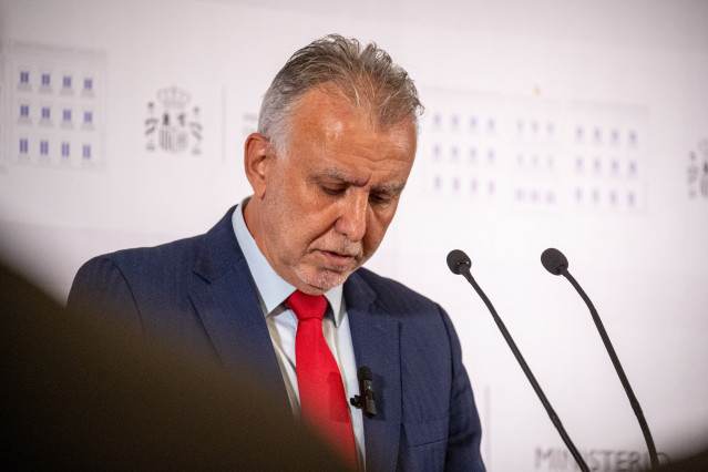 El ministro de Política Territorial y Memoria Democrática, Ángel Víctor Torres, comparece en rueda de prensa, en el Ministerio de Política Territorial y Memoria Democrática, a 4 de noviembre de 2025, en Madrid (España).