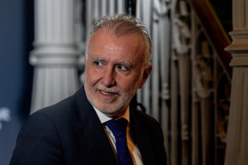 El ministro de Política Territorial y Memoria Democrática, Ángel Víctor Torres, interviene durante el foro Metafuturo 2025, en el Ateneo de Madrid, a 17 de noviembre de 2025, en Madrid (España).