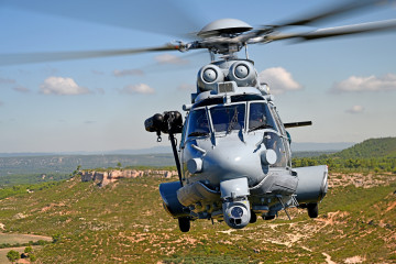 Archivo - Un helicóptero H225M de Airbus