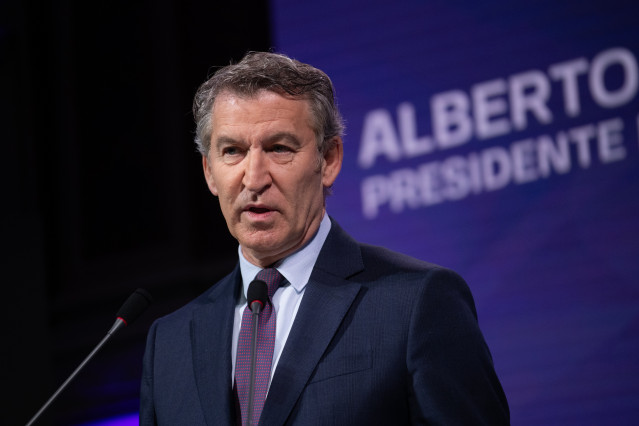 El presidente del Partido Popular, Alberto Núñez Feijóo, interviene durante el foro Metafuturo 2025, en el Ateneo de Madrid, a 18 de noviembre de 2025, en Madrid (España).