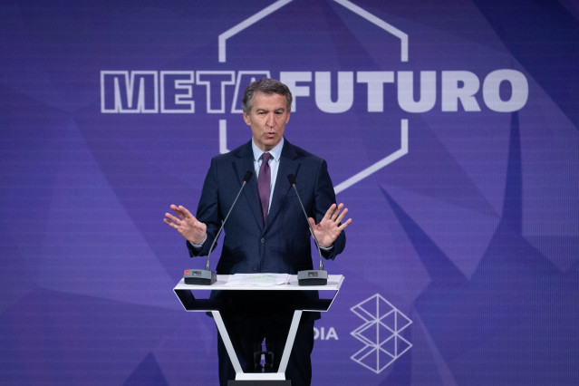 El presidente del Partido Popular, Alberto Núñez Feijóo, interviene durante el foro Metafuturo 2025, en el Ateneo de Madrid, a 18 de noviembre de 2025, en Madrid (España).