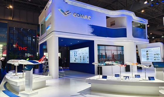Stand de Comac en el Salón de Aeronáutico Dubái, donde participa por primera vez.