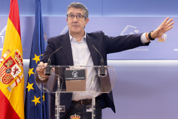 El portavoz del PSOE en el Congreso, Patxi López, durante una rueda de prensa en el Congreso de los Diputados, a 11 de noviembre de 2025, en Madrid (España).