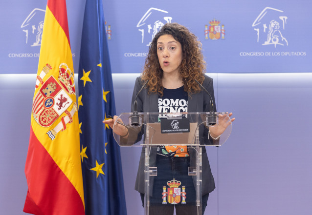 Archivo - La diputada de Sumar Aina Vidal durante una rueda de prensa, posterior a la Junta de Portavoces, en el Congreso, a 14 de octubre de 2025, en Madrid (España).