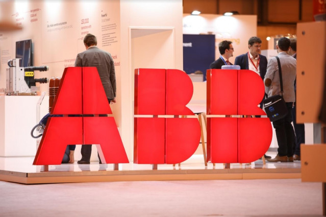 Archivo - Logo de ABB en el 'stand' de la empresa en la feria CIRED 2019.