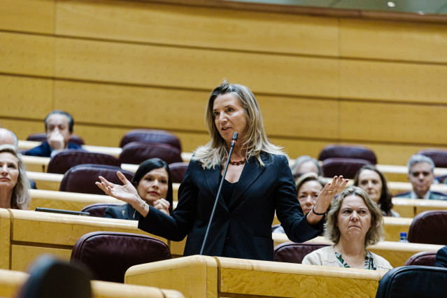 La portavoz del PP en el Senado, Alicía García, interviene durante una sesión plenaria, en el Senado, a 22 de octubre de 2025, en Madrid (España).