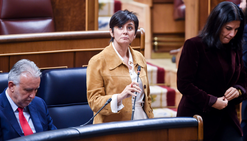 La ministra de Vivienda y Agenda Urbana, Isabel Rodríguez, durante una sesión de control al Gobierno, en el Congreso de los Diputados, a 12 de noviembre de 2025, en Madrid (España).