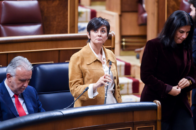 La ministra de Vivienda y Agenda Urbana, Isabel Rodríguez, durante una sesión de control al Gobierno, en el Congreso de los Diputados, a 12 de noviembre de 2025, en Madrid (España).
