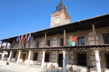 Archivo - Una bandera de Palestina en el balcón del Ayuntamiento de Casarrubuelos (Madrid).