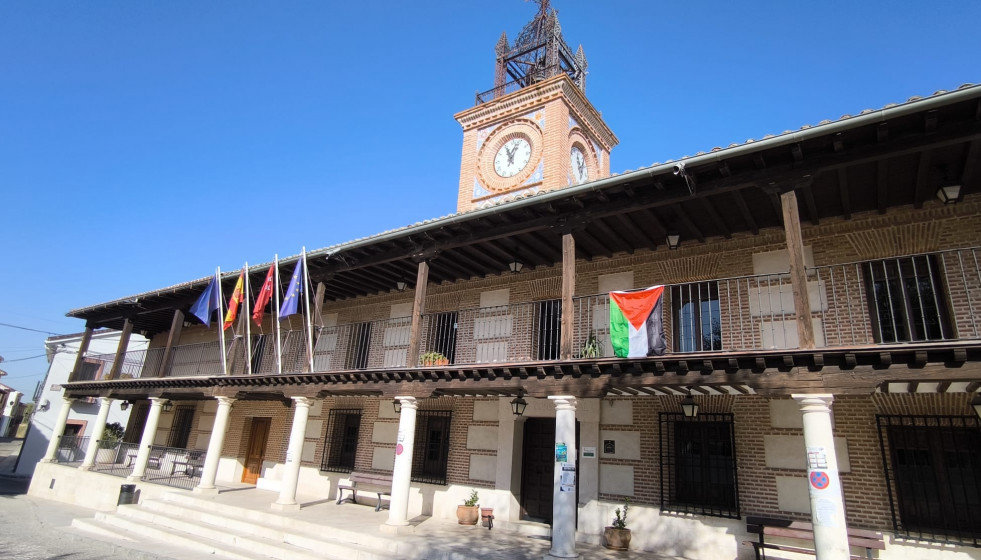 Archivo - Una bandera de Palestina en el balcón del Ayuntamiento de Casarrubuelos (Madrid).