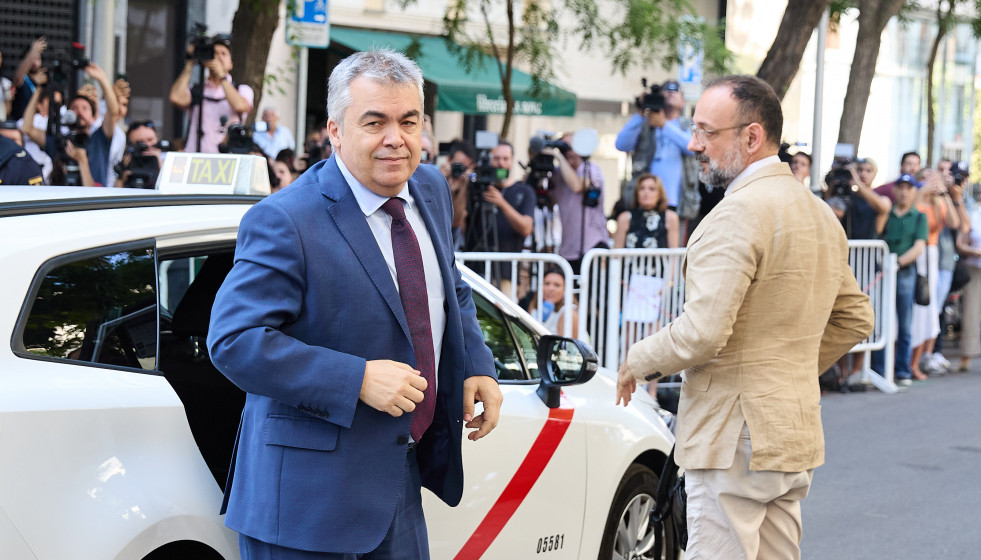 Archivo - El exsecretario de Organización del PSOE Santos Cerdán a su llegada a declarar en el Tribunal Supremo, a 30 de junio de 2025