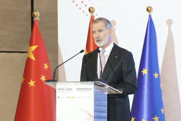 El Rey Felipe VI durante el foro empresarial en su viaje de Estado a la República Popular de China, a 11 de noviembre de 2025, en China.