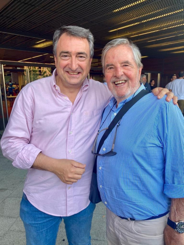 Marcos Vizcaya, con el actual presiddente del PNV, Aitor Esteban