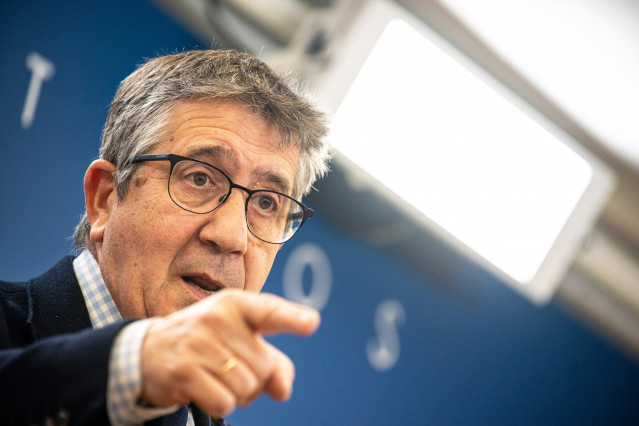 Archivo - El portavoz del PSOE en el Congreso de los Diputados, Patxi López, durante una rueda de prensa posterior a la Junta de Portavoces, a 13 de mayo de 2025, en Madrid (España).