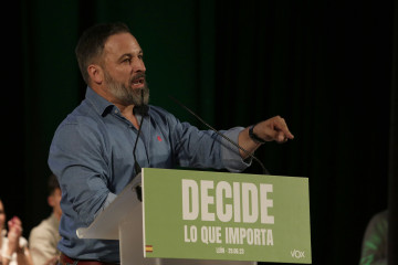 Archivo - El presidente de Vox, Santiago Abascal, durante un acto de precampaña electoral en la plaza San Marcelo de León, a 29 de junio de 2023, en León, Castilla y León (España).