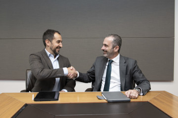 Archivo - César Calleja, socio responsable de Consulting de PwC España, y Rodrigo Hernández, Global Director de IA generativa de Multiverse Computing