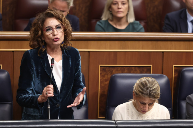 La vicepresidenta primera y ministra de Hacienda, María Jesús Montero, durante una sesión de control al Gobierno, en el Congreso.