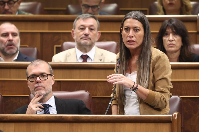 La portavoz de Junts en el Congreso, Miriam Nogueras, interviene durante una sesión de control al Gobierno, en el Congreso de los Diputados, a 19 de noviembre de 2025, en Madrid (España). El Gobierno se enfrenta a una nueva sesión de control en la cámara