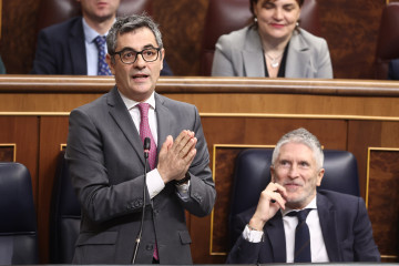 El ministro de la Presidencia, Justicia y Relaciones con las Cortes, Félix Bolaños, interviene durante una sesión de control al Gobierno, en el Congreso de los Diputados, a 19 de noviembre de 2025,