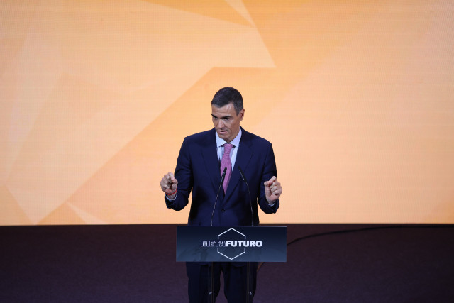 El presidente del Gobierno, Pedro Sánchez, durante el foro Metafuturo 2025, en el Ateneo de Madrid, a 19 de noviembre de 2025, en Madrid (España). El foro, organizado por Atresmedia, reúne a todo tipo de personalidades del ámbito social y político para de