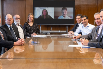 El Banco Central de Uruguay recorta en 25 puntos básicos los tipos de interés, hasta el 8%.