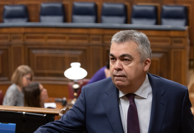 Archivo - El secretario de Organización del PSOE, Santos Cerdán, a su llegada a una sesión plenaria en el Congreso de los Diputados, a 21 de marzo de 2024, en Madrid (España).
