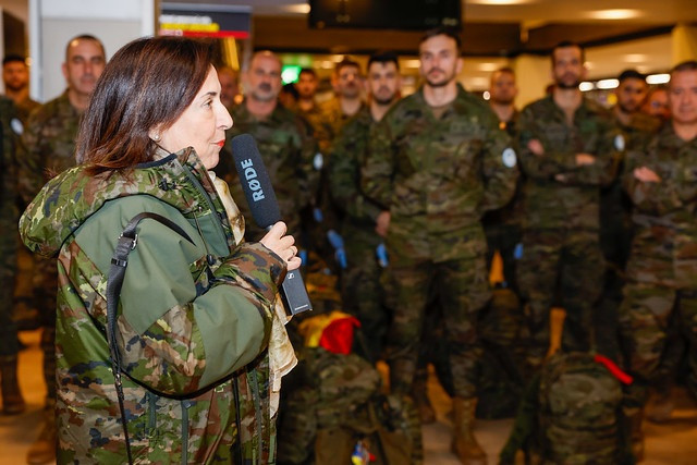 La ministra de Defensa, Margarita Robles, despide al personal de la Brigada Guadarrama XII, que releva al contingente desplegado en Líbano, en la misión UNIFIL de la ONU. Aeropuerto ‘Adolfo Suárez Madrid-Barajas’.