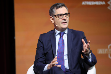 El ministro de la Presidencia, Justicia y Relaciones con las Cortes, Félix Bolaños, interviene durante el foro Metafuturo 2025, en el Ateneo de Madrid.