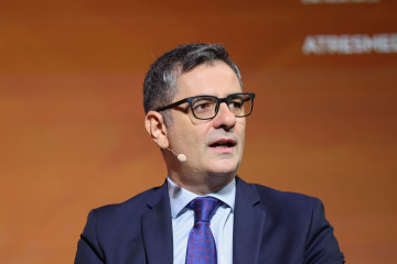 El ministro de la Presidencia, Justicia y Relaciones con las Cortes, Félix Bolaños, interviene durante el foro Metafuturo 2025, en el Ateneo de Madrid.