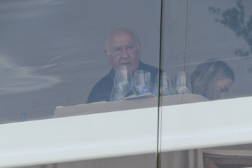 Archivo - La presidenta de Inditex, Marta Ortega, y el empresario Amancio Ortega durante la celebración en el centro hípico de Casas Novas en A Coruña, a 12 de julio de 2023, en A Coruña, Galicia 