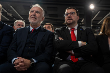El ministro de Política Territorial y Memoria Democrática, Ángel Víctor Torres y el presidente del Principado de Asturias, ADrián Barbón.