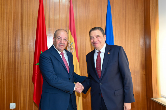 El ministro de Agricultura, Pesca y Alimentación, Luis Planas, y su homólogo marroquí, Ahmed El Bouari.