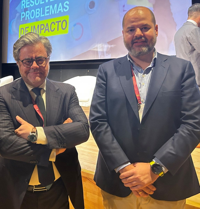 Archivo - (I-D) El Presidente Ejecutivo De Miriad Global, Antonio Navarro, Y El Director General De La Línea De Negocio Miriad Systems, Javier Robles