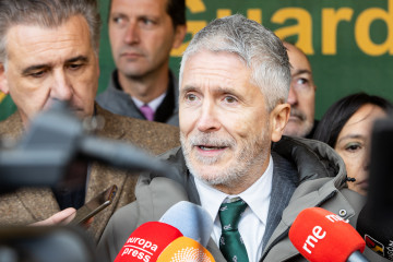 El ministro del Interior, Fernando Grande-Marlaska, atiende a los medios en la inauguración del nuevo cuartel de la Guardia Civil, a 20 de noviembre de 2025, en Utrillas, Teruel (España).
