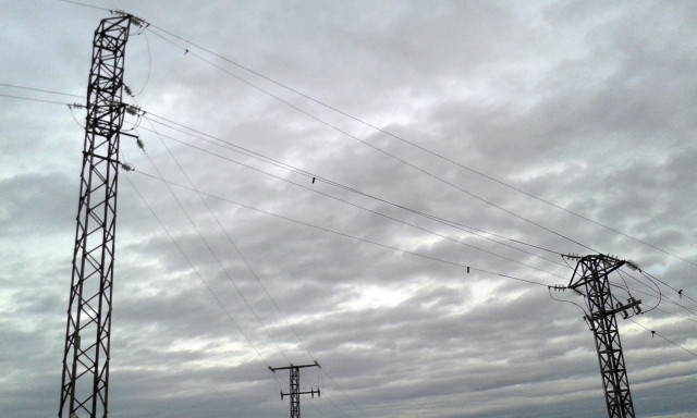 Archivo - Tendido eléctrico. Electrocución