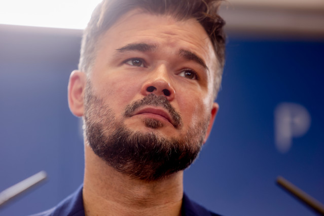 Archivo - El portavoz parlamentario de ERC en el Congreso, Gabriel Rufián, ofrece una rueda de prensa previa a la Junta de Portavoces, en el Congreso