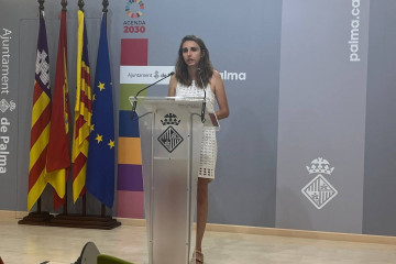 Archivo - La coordinadora de Podemos en Baleares, Lucía Muñoz, comparece en una rueda de prensa en el Ayuntamiento de Palma.
