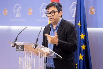 Archivo - El secretario primero del Congreso de los Diputados y diputado del grupo Sumar, Gerardo Pisarello, durante una rueda de prensa en el Congreso de los Diputados, a 30 de septiembre de 2025, en