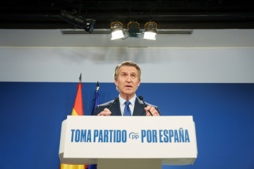 El presidente del Partido Popular, Alberto Núñez Feijóo, interviene ante los medios tras la condena del Tribunal Supremo al fiscal general del Estado, en la sede nacional del PP, a 20 de noviembre 