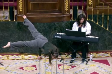 Archivo - Representación del equilibrio en el acto del Congreso conmemorativo de los 50 años de la muerte de Franco y el incio de la Transición