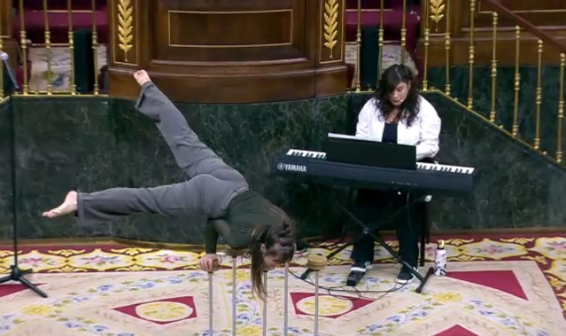 Archivo - Representación del equilibrio en el acto del Congreso conmemorativo de los 50 años de la muerte de Franco y el incio de la Transición