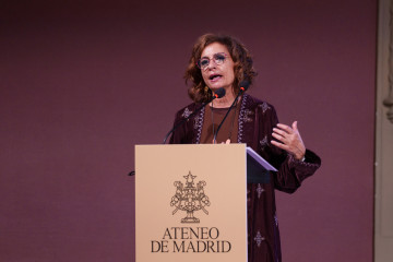 La vicepresidenta primera y ministra de Hacienda, María Jesús Montero, interviene durante la presentación de la revista 'Franco y los franquistas, 50 años después', en el Ateneo de Madrid, a 20 d
