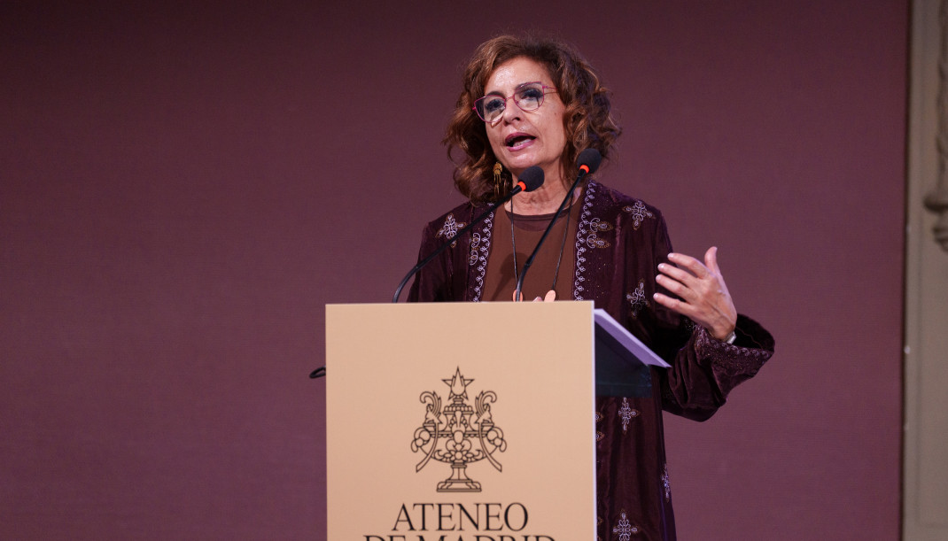 La vicepresidenta primera y ministra de Hacienda, María Jesús Montero, interviene durante la presentación de la revista 'Franco y los franquistas, 50 años después', en el Ateneo de Madrid, a 20 d