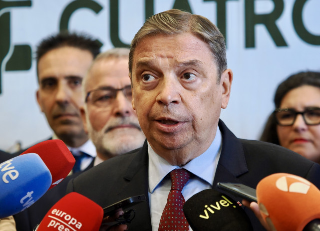 El ministro de Agricultura, Pesca y Alimentación, Luis Planas, en una atención a medios en Valladolid en una imagen de archivo