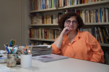 La hija del exministro Ernest Lluch, Rosa Lluch, posa para Europa Press, a 17 de noviembre de 2025, en Barcelona, Catalunya