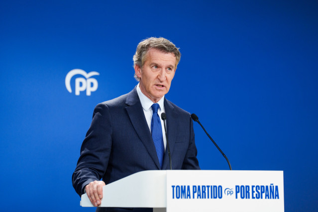 El presidente del Partido Popular, Alberto Núñez Feijóo, durante una comparecencia ante los medios tras la condena del Tribunal Supremo al fiscal general del Estado, en la sede nacional del PP, a 20 de noviembre de 2025, en Madrid (España). El Supremo con