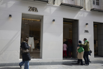 Archivo - Fachada de una tienda de Zara, a 26 de marzo de 2025